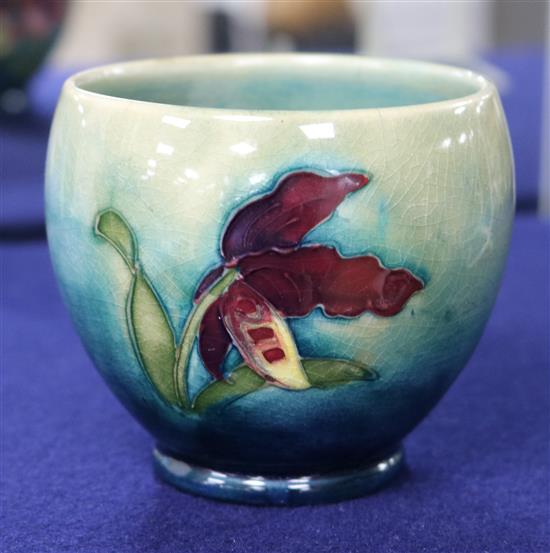 A 1940s Moorcroft bowl, height 2.75in.